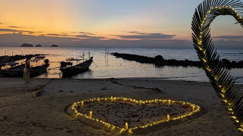 Apéro au coucher du soleil sur Taling Ngam Beach